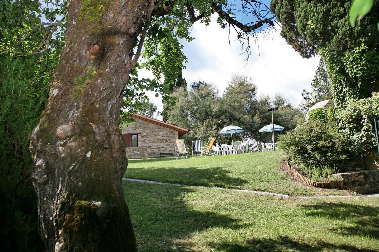 Agriturismo Villa Mozart Nel Verde Gubbio Luaran gambar