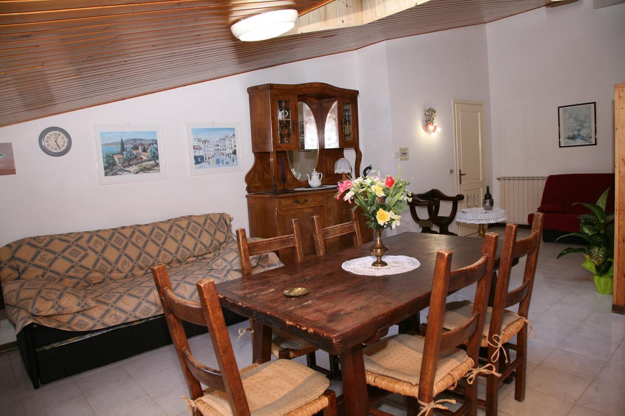 Agriturismo Villa Mozart Nel Verde Gubbio Luaran gambar