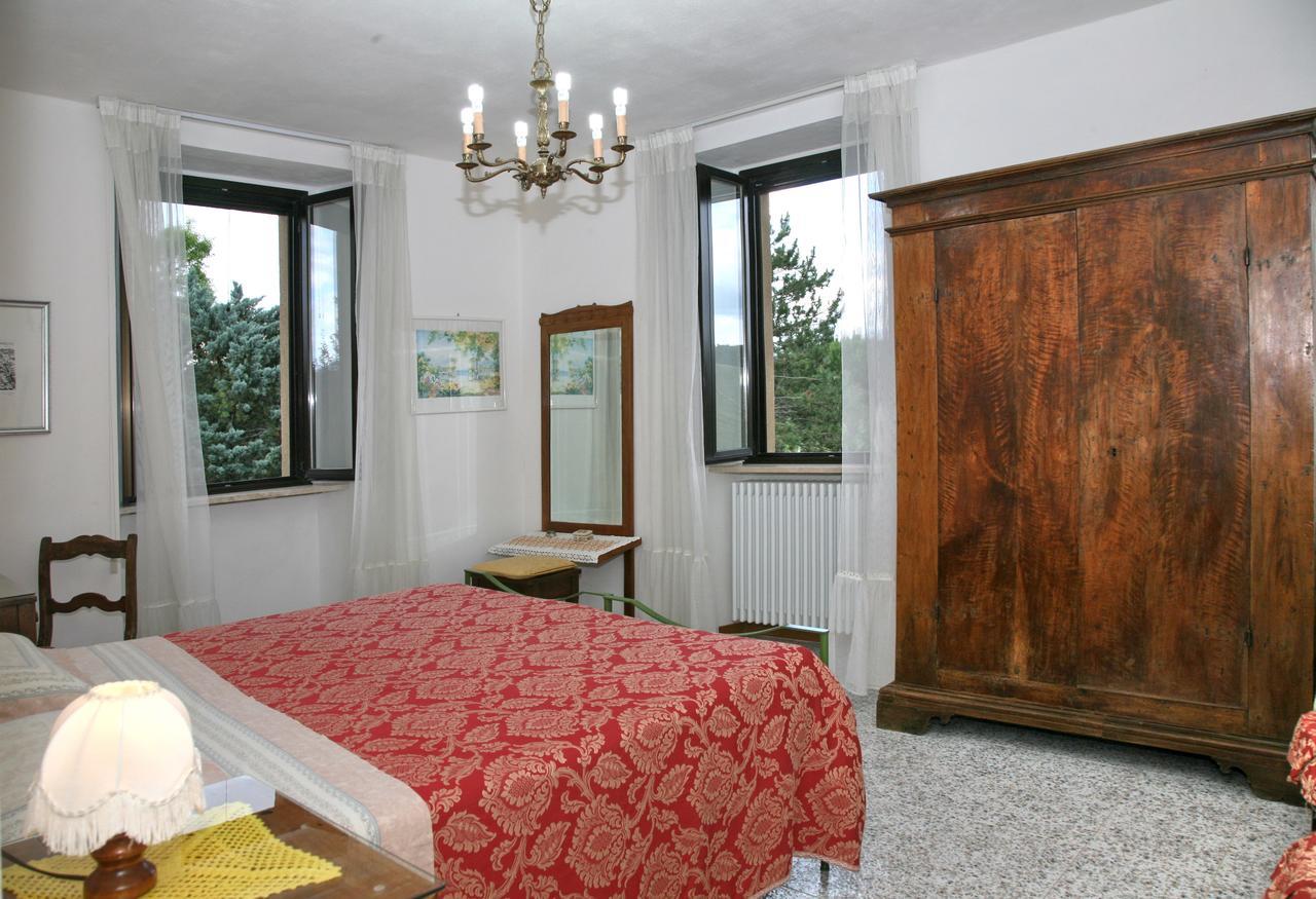 Agriturismo Villa Mozart Nel Verde Gubbio Luaran gambar