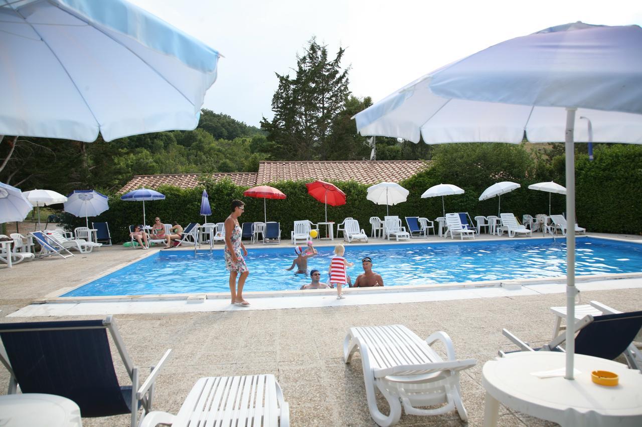 Agriturismo Villa Mozart Nel Verde Gubbio Luaran gambar
