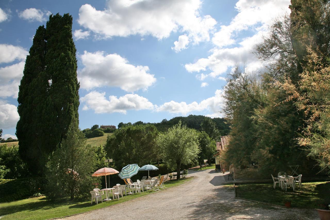 Agriturismo Villa Mozart Nel Verde Gubbio Luaran gambar
