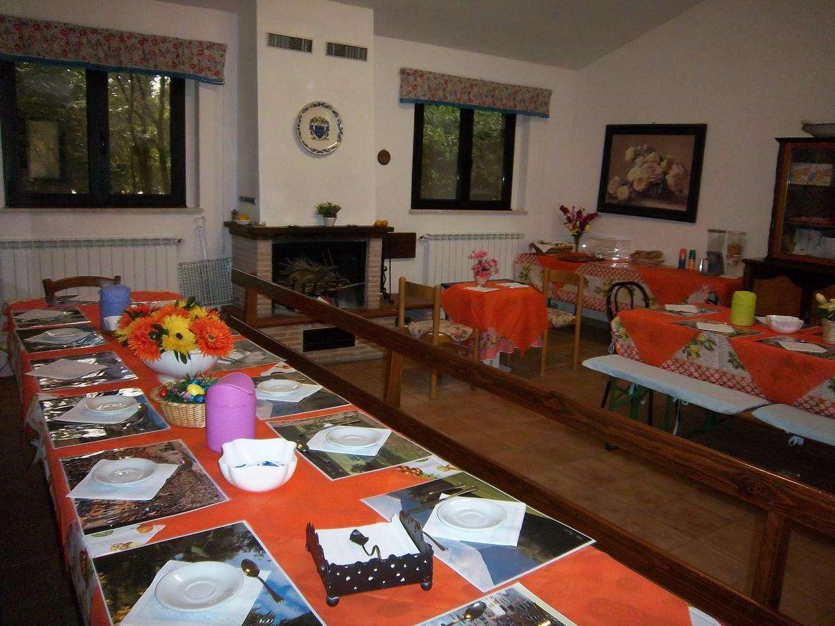 Agriturismo Villa Mozart Nel Verde Gubbio Luaran gambar