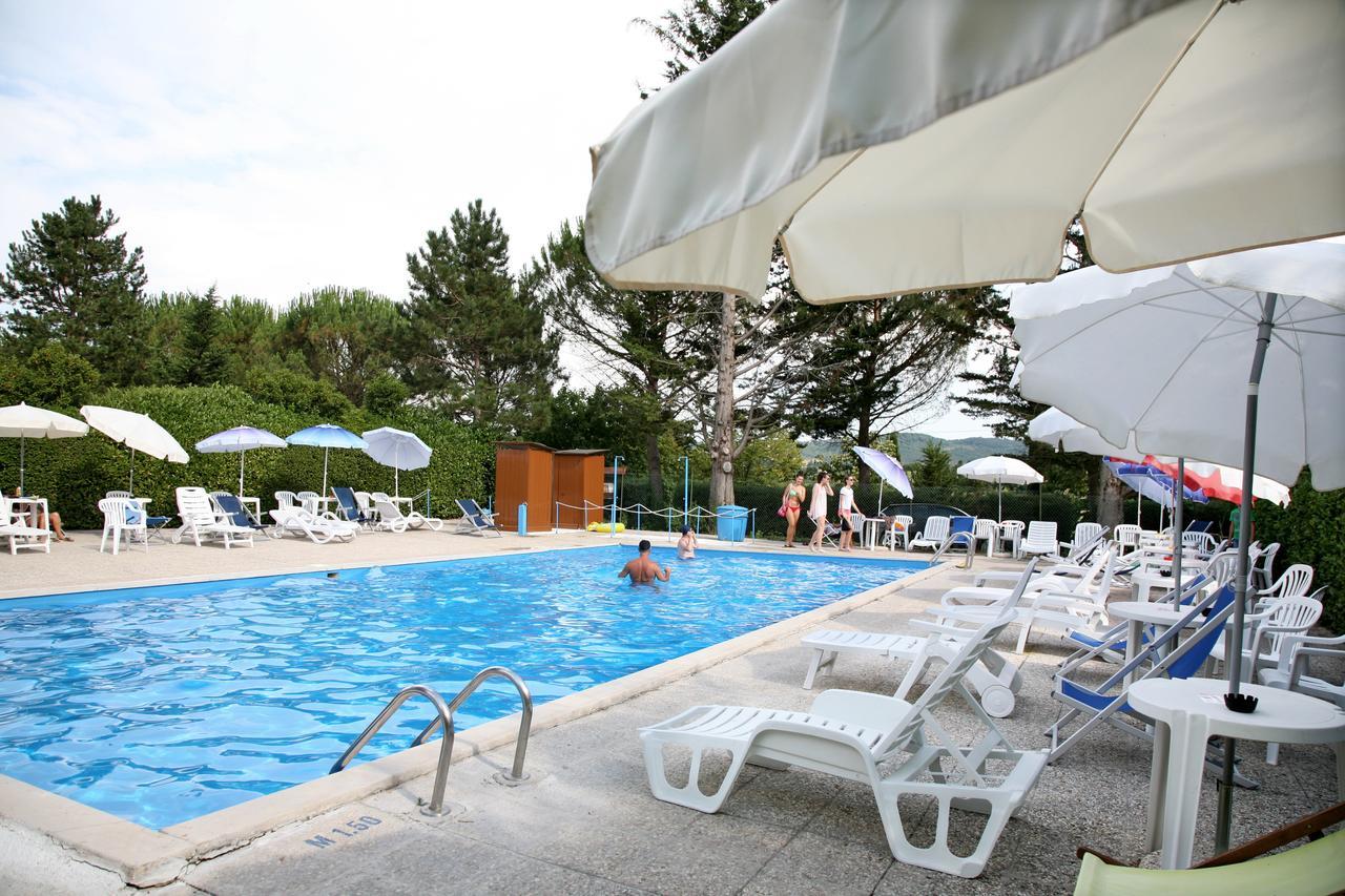 Agriturismo Villa Mozart Nel Verde Gubbio Luaran gambar