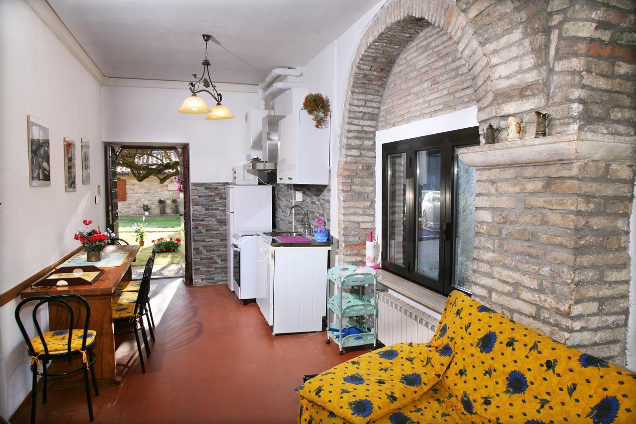 Agriturismo Villa Mozart Nel Verde Gubbio Luaran gambar