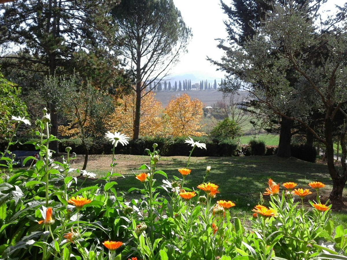 Agriturismo Villa Mozart Nel Verde Gubbio Luaran gambar