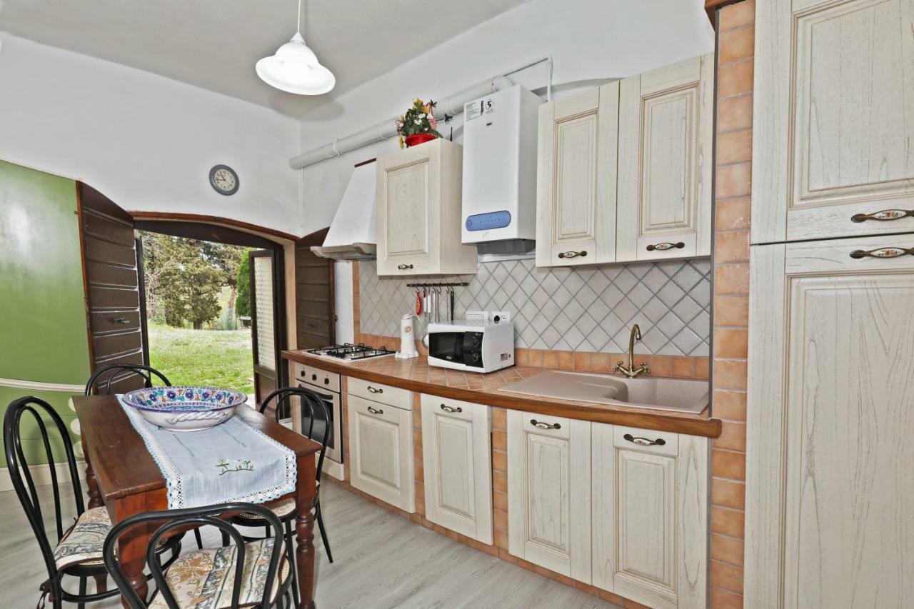 Agriturismo Villa Mozart Nel Verde Gubbio Luaran gambar