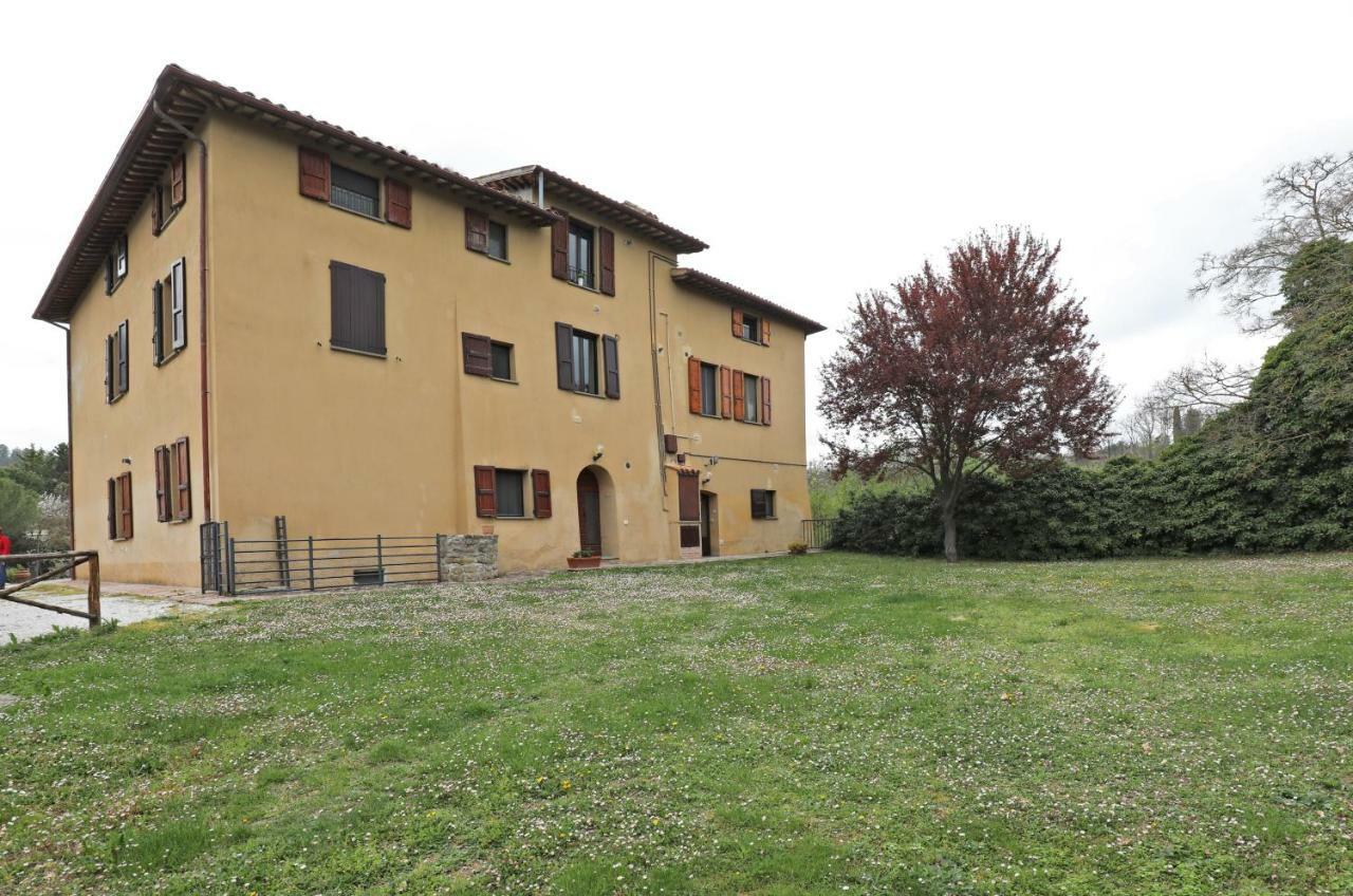 Agriturismo Villa Mozart Nel Verde Gubbio Luaran gambar